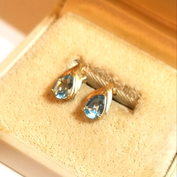 𝅺VTG SOLID 10kt Gold 2.08cts Blue Topaz Earrings - Picture 5 of 5
